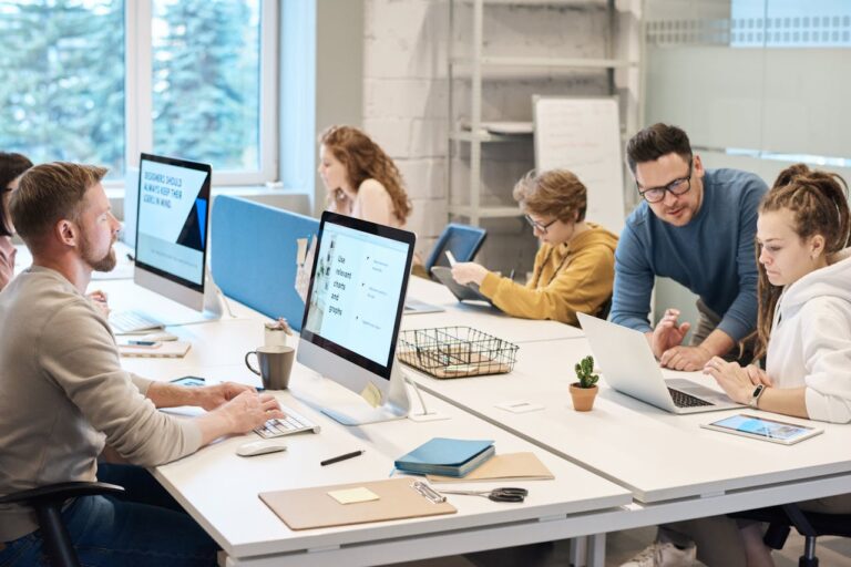 How Cloud Computing Helps Small Businesses Grow